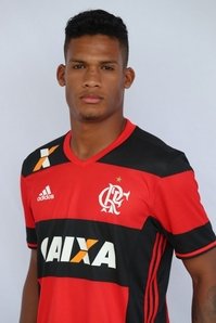 Flamengo acerta empréstimo de Rafael Santos com Apoel