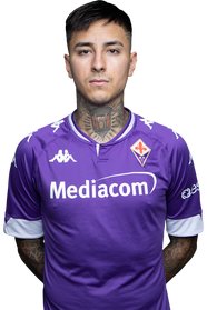 the player of acf fiorentina erick pulgar in contrast the player